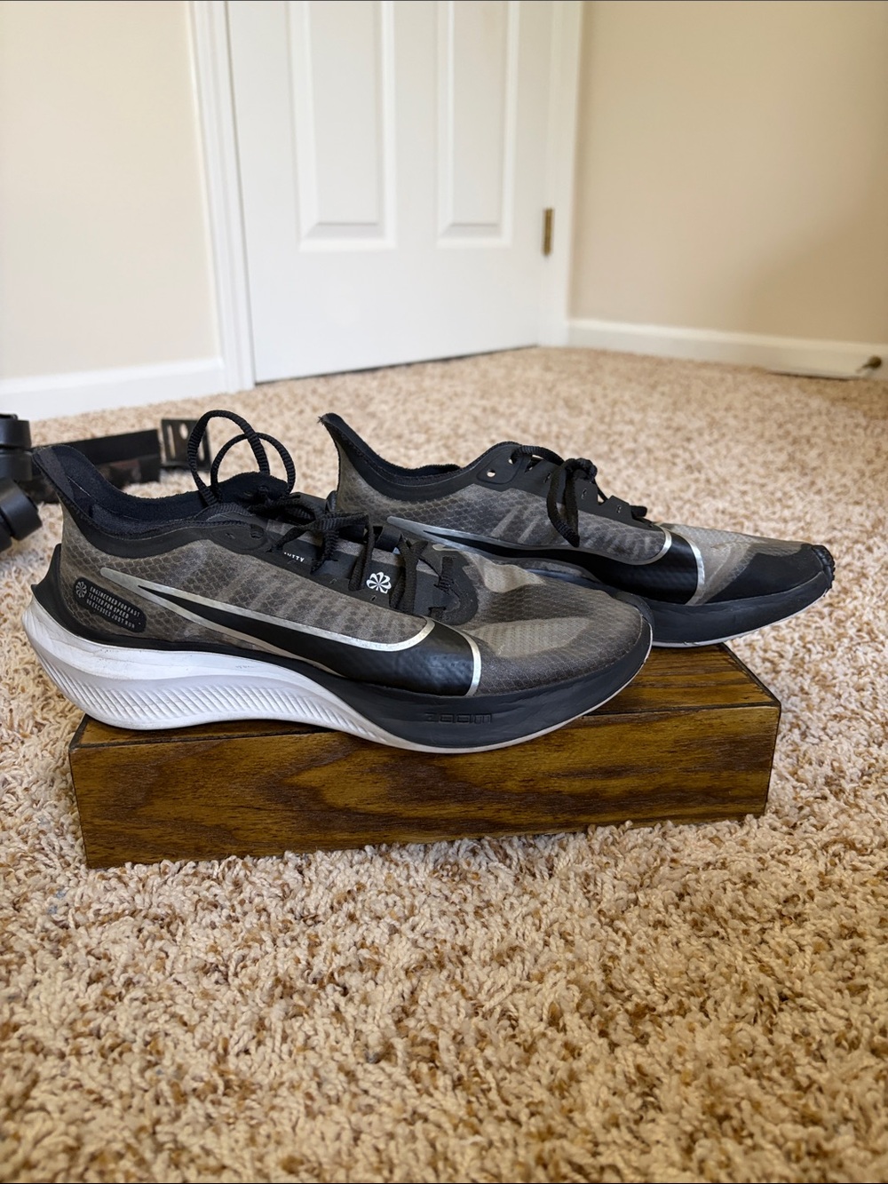 Nike Zoom Gravity Metallic Silver Women’s size 8